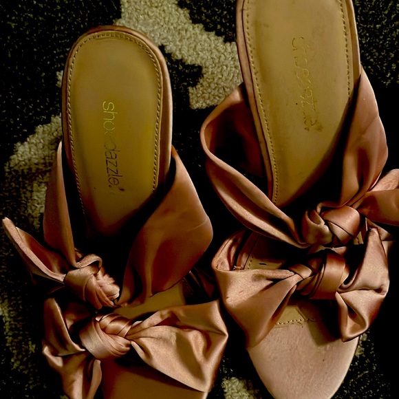 High heel with double bow - Picture 1 of 5